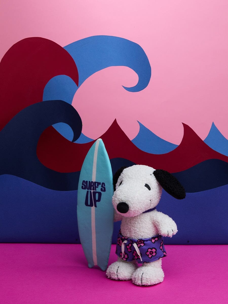 Bon Ton Toys –Snoopy Surf Dog – Kuscheltier mit Surfbrett ©PEANUTS Kuscheltiere Bon Ton Toys