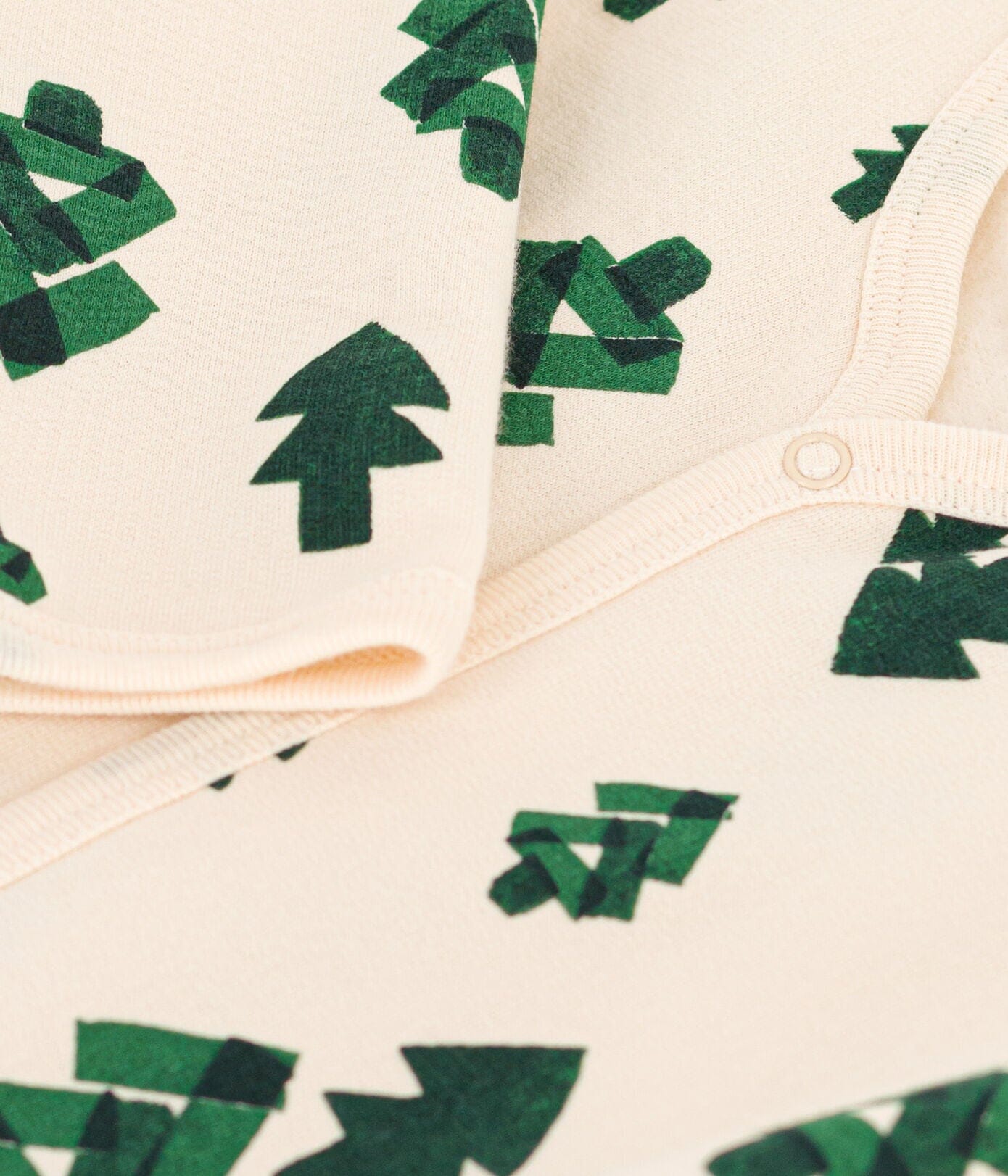 Petit Bateau Strampler mitTannenbäumen und Häusern Strampler Petit Bateau