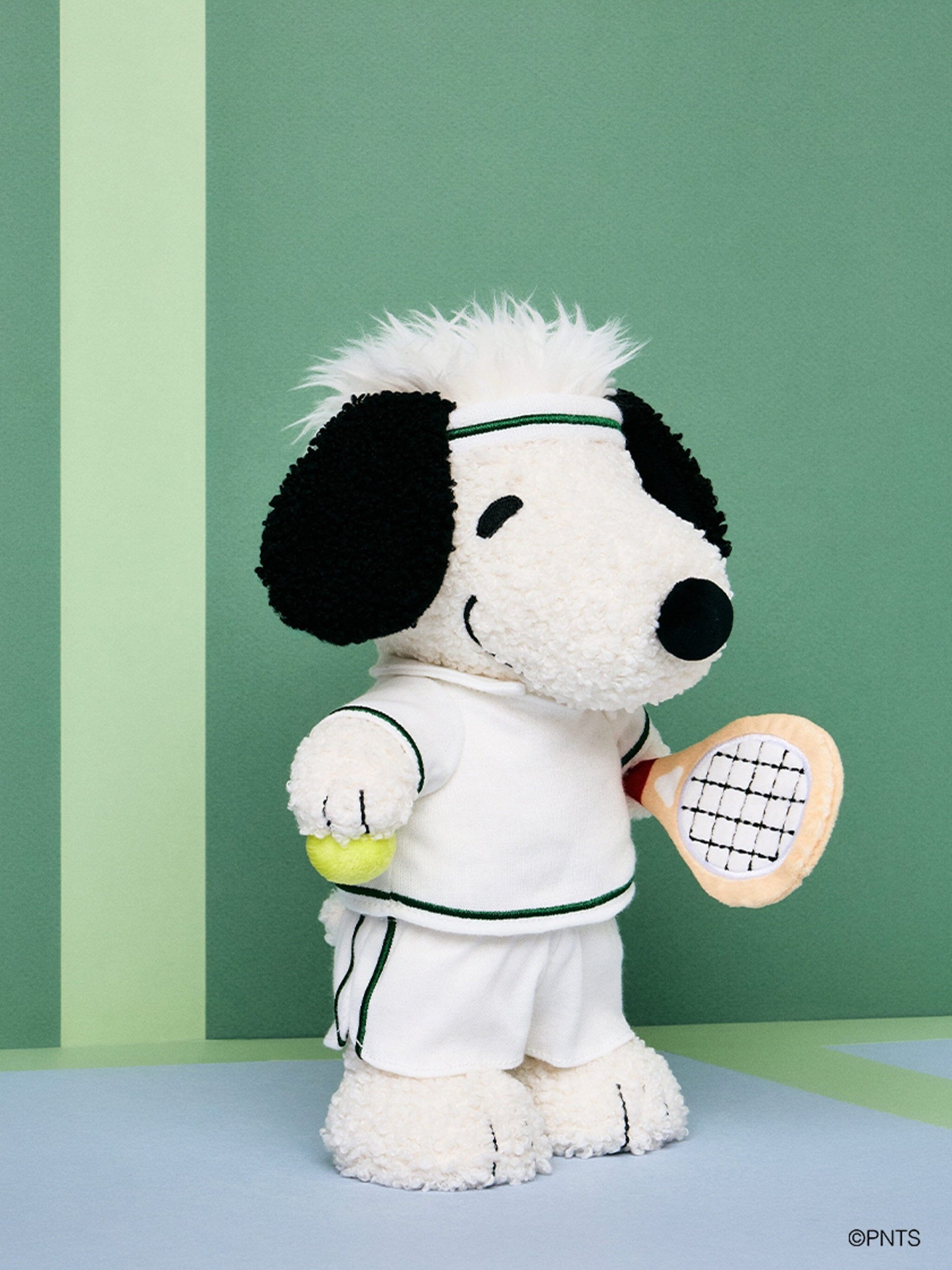 BON TON TOYS Snoopy Tennis – Kuscheltier 22 cm aus recycelten PET-Flaschen ©PEANUTS Kuscheltiere Bon Ton Toys