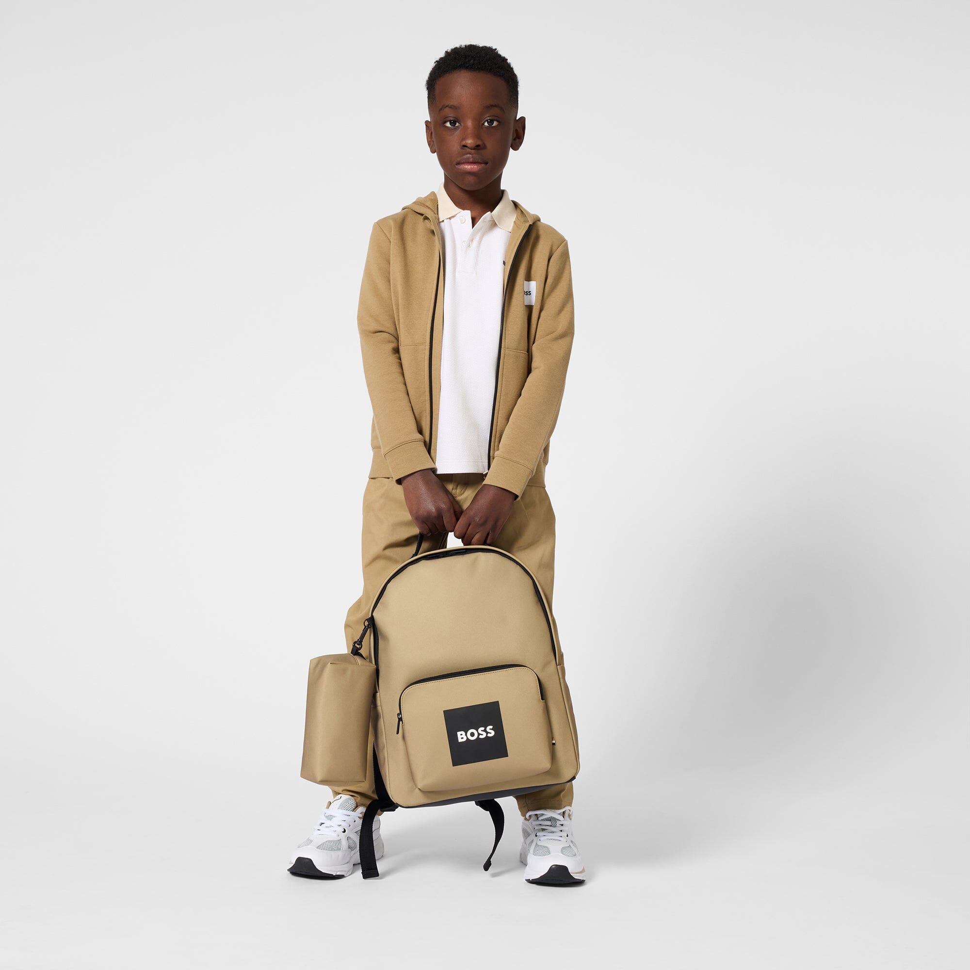 BOSS Kidswear Kapuzenpullover mit Reißverschluss „Dunkel Beige“ – Logo-Patch Hoodie BOSS