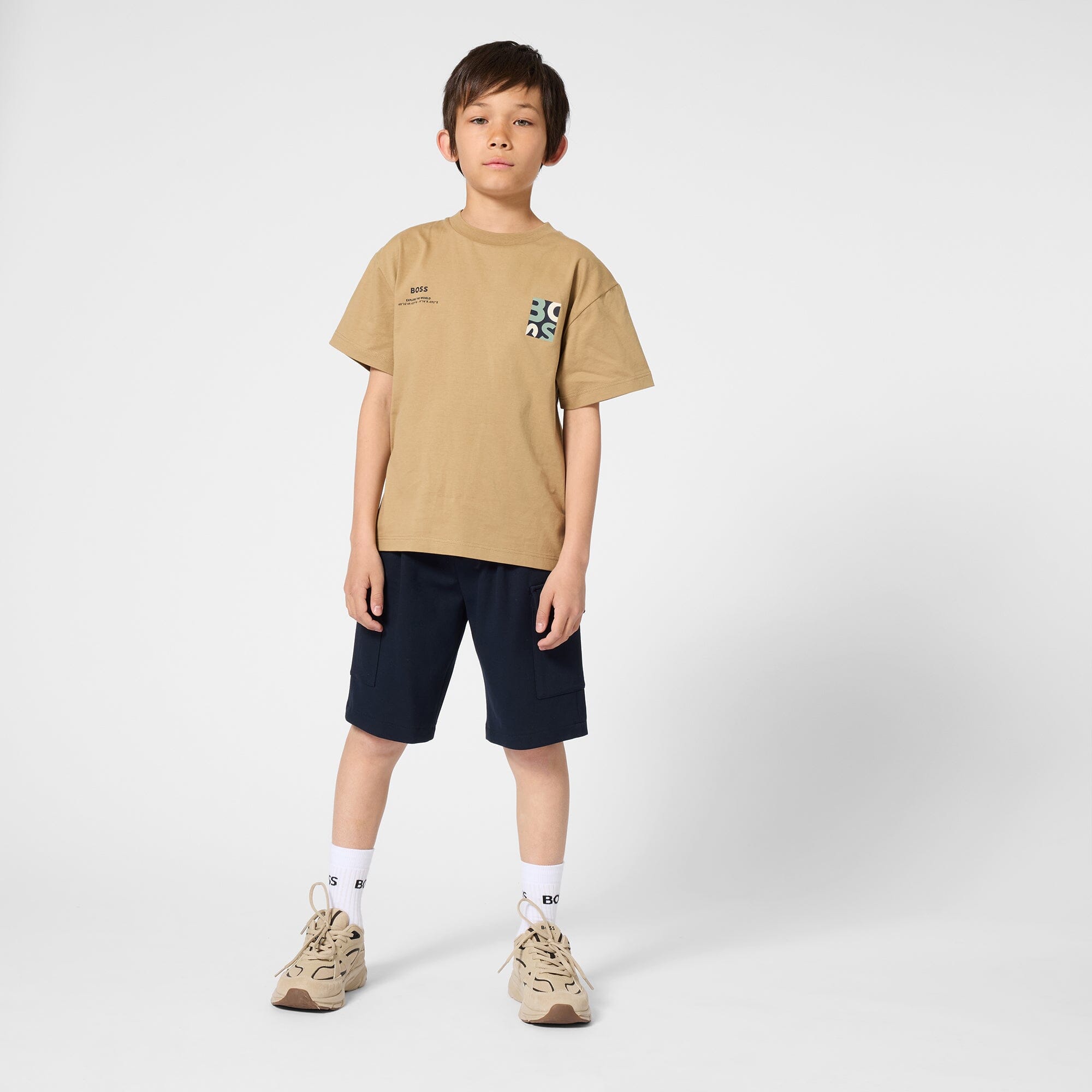 BOSS Kidswear Kurzärmeliges T-Shirt „Dunkel Beige“ mit GPS-Print & Logo-Patch T-Shirt Boss Kidswear