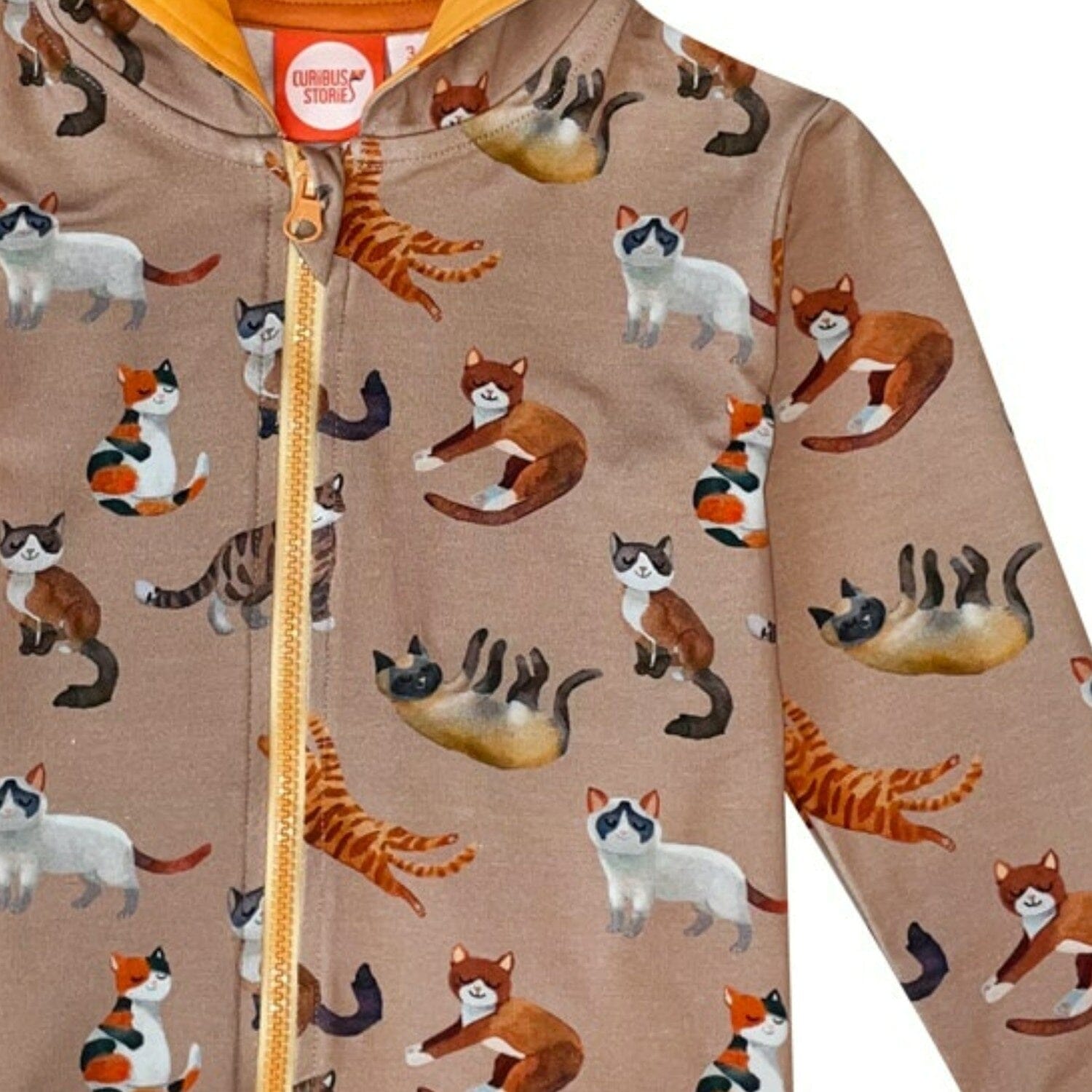CURIOUS STORIES Hoodie Sweatjacke braun mit Katzen allover Print aus Biobaumwolle Hoodie Curious Stories