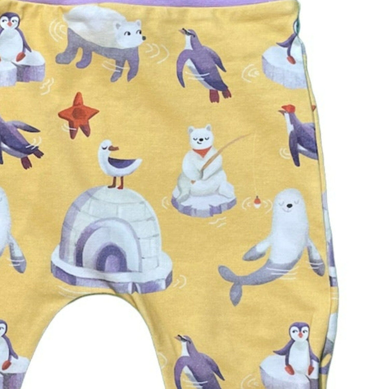 CURIOUS STORIES Hose gelb mit Polartieren allover Print aus Biobaumwolle Hosen Curious Stories