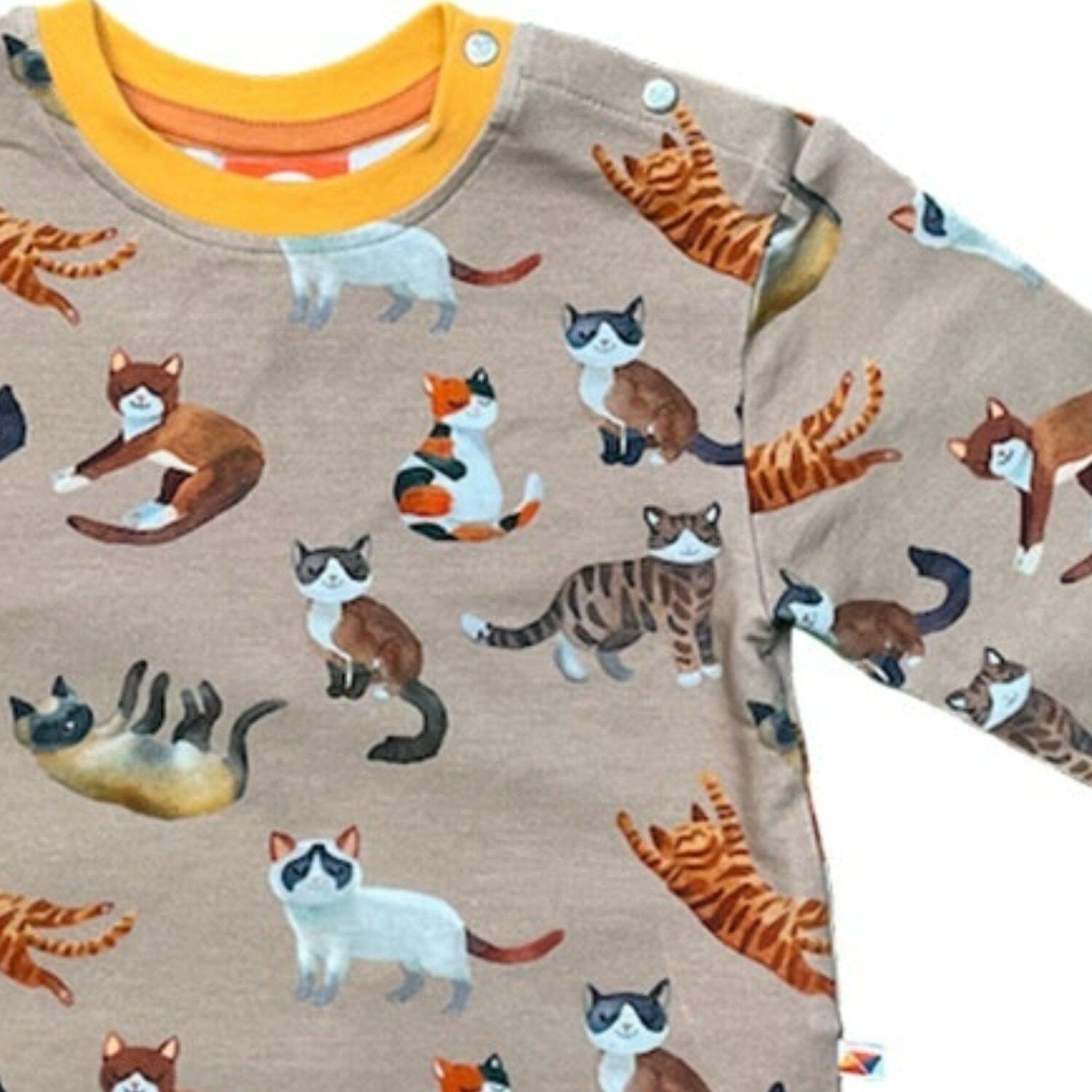 CURIOUS STORIES Langarmshirt braun mit Katzen allover Print aus Biobaumwolle Langarmshirt Curious Stories