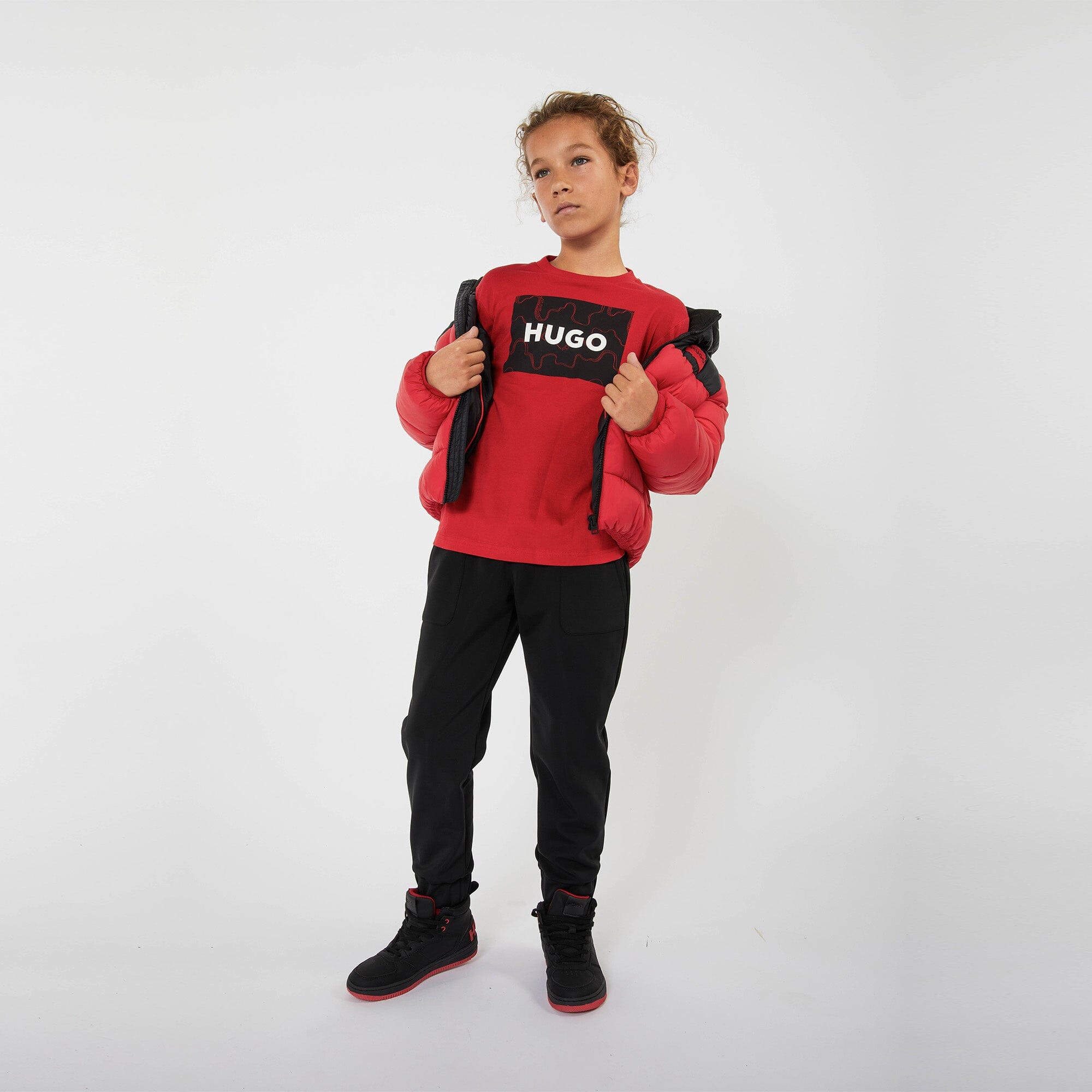 HUGO Kinder Langarmshirt rot mit schwarzem strukturiertem Logo Langarmshirt HUGO