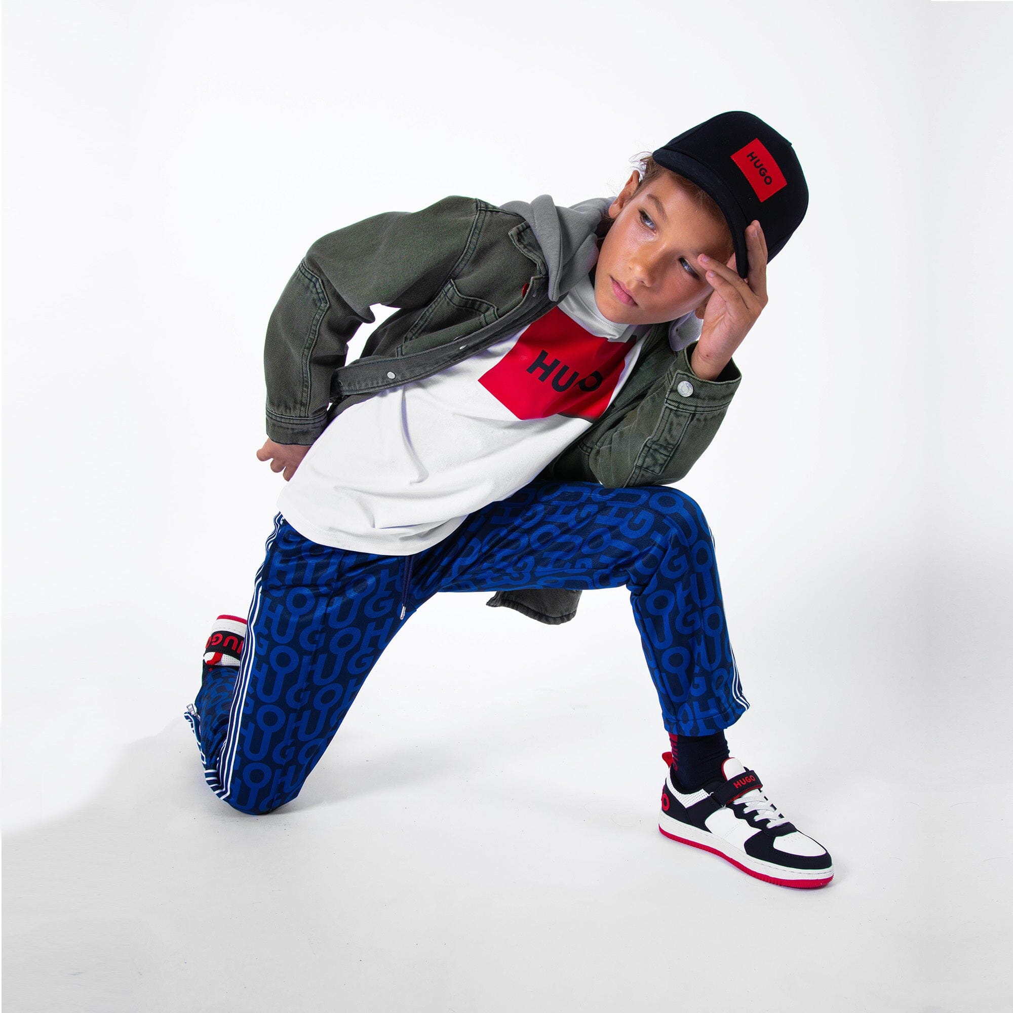 HUGO Kinder T-Shirt weiß mit rotem Logo T-Shirt HUGO