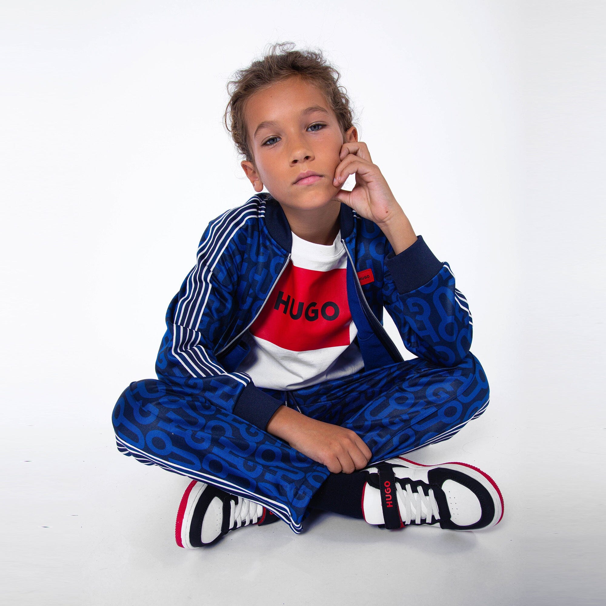 HUGO Kinder T-Shirt weiß mit rotem Logo T-Shirt HUGO