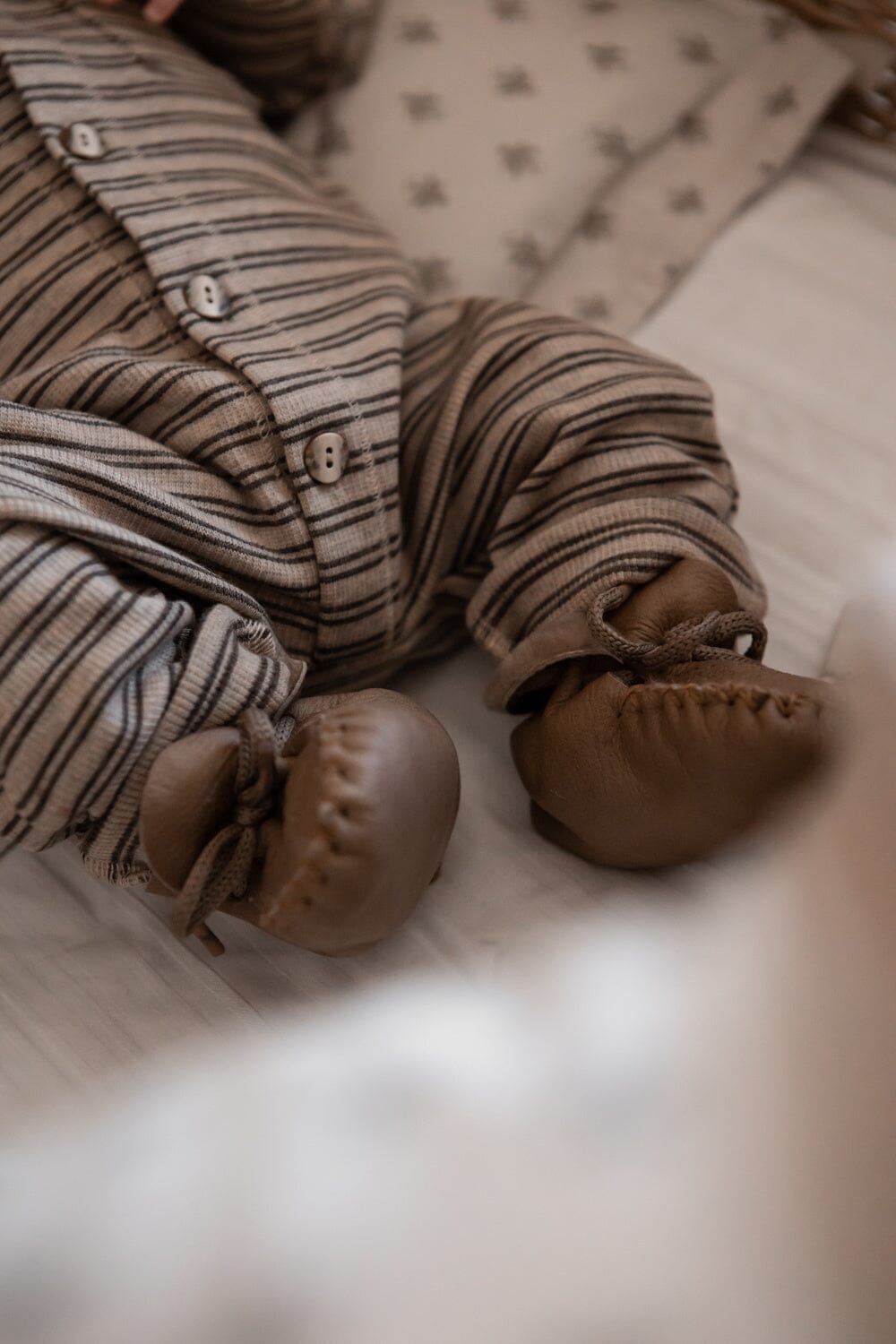 Huttelihut Leder Krabbelschuhe Farbe Camel aus Schaffell Babyschuhe HUTTEliHUT