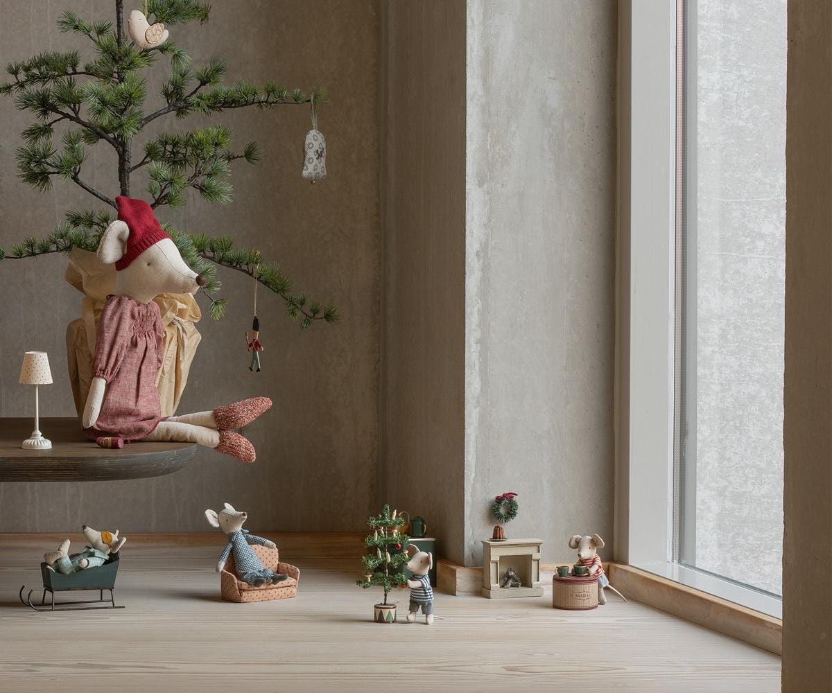 Maileg dekorierter Weihnachtsbaum mit LED Lämpchen Kuscheltiere Maileg
