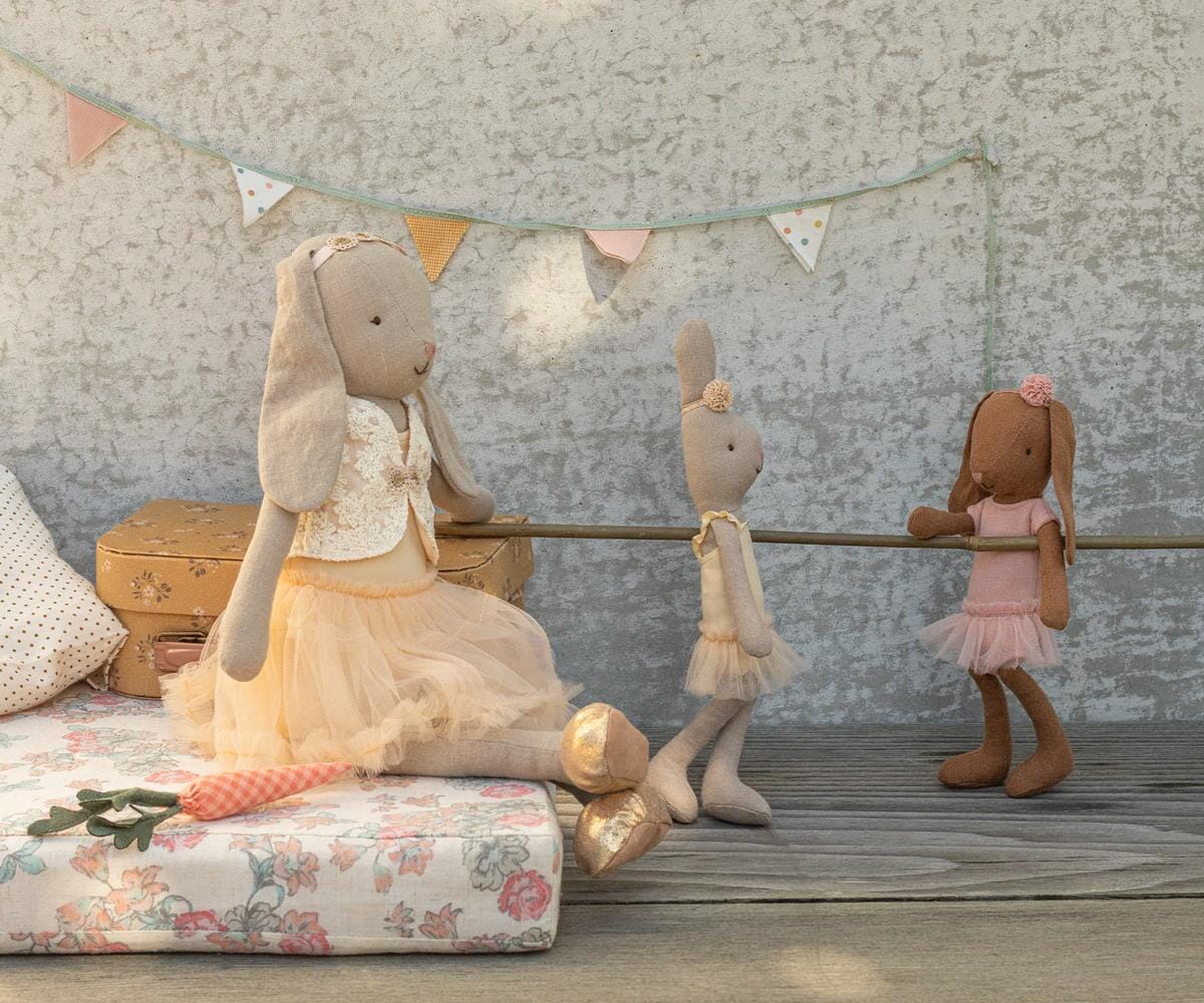 Maileg Hase Größe 1 - schokobraun – Ballettanzug & Rock rosa 21 cm Kuscheltiere Maileg