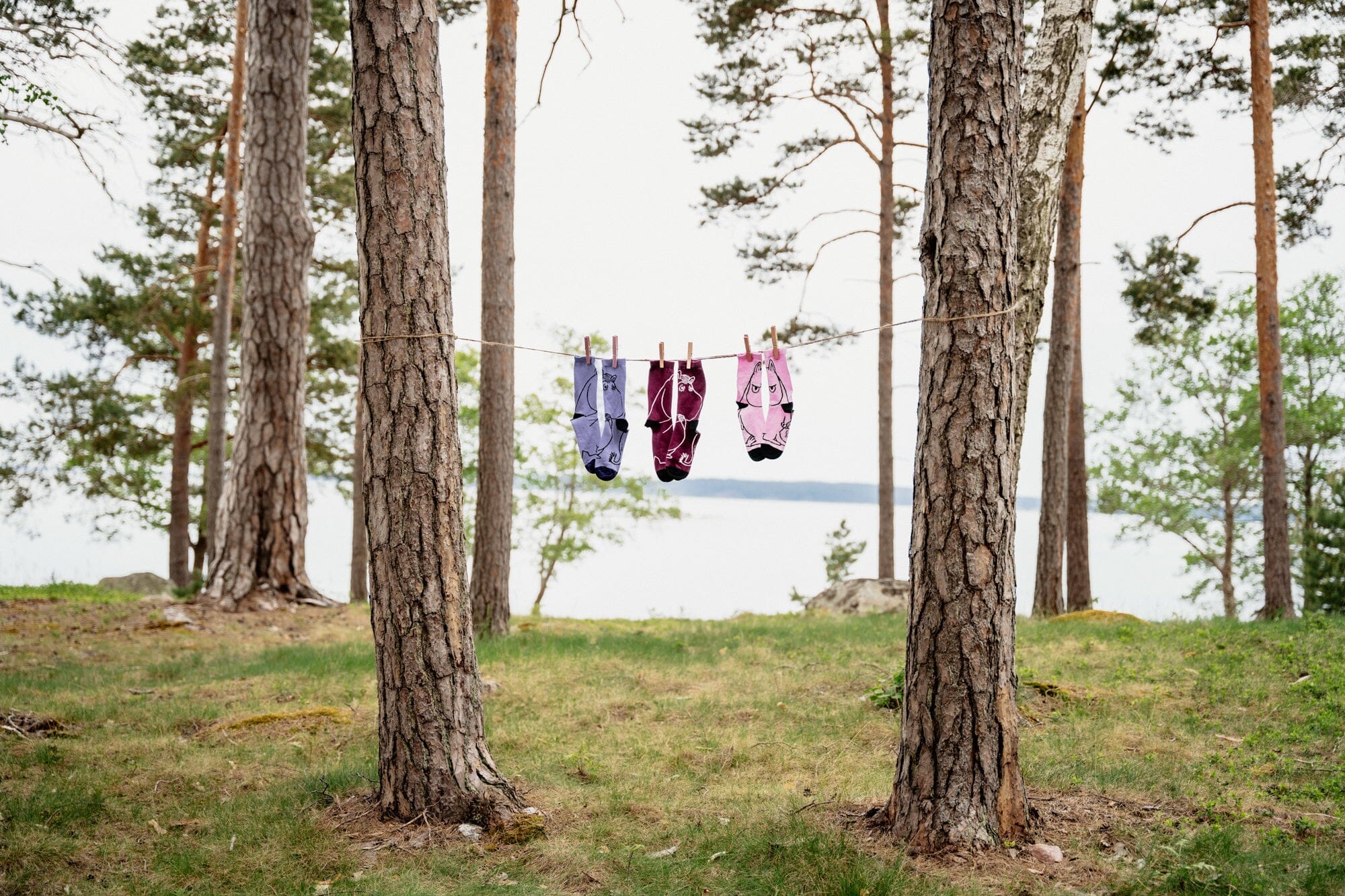 Martinex Moomintroll Socken pink / rosa / schwarz grimmig lustig Allover Print Socken Moomin by Martinex