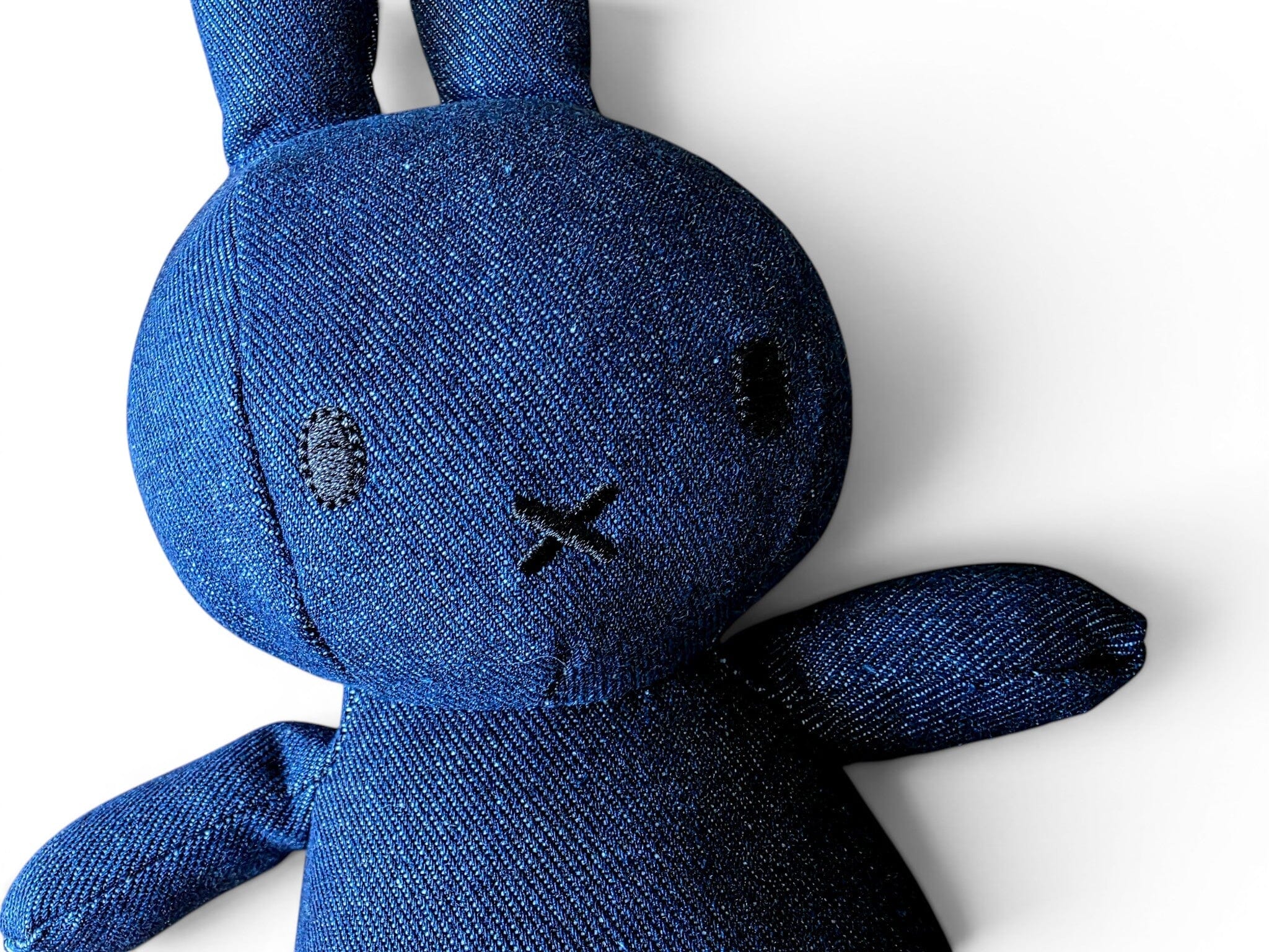 Miffy sitzend RAW Denim blau Jeans dunkelblau 23 cm Kuscheltiere Bon Ton Toys
