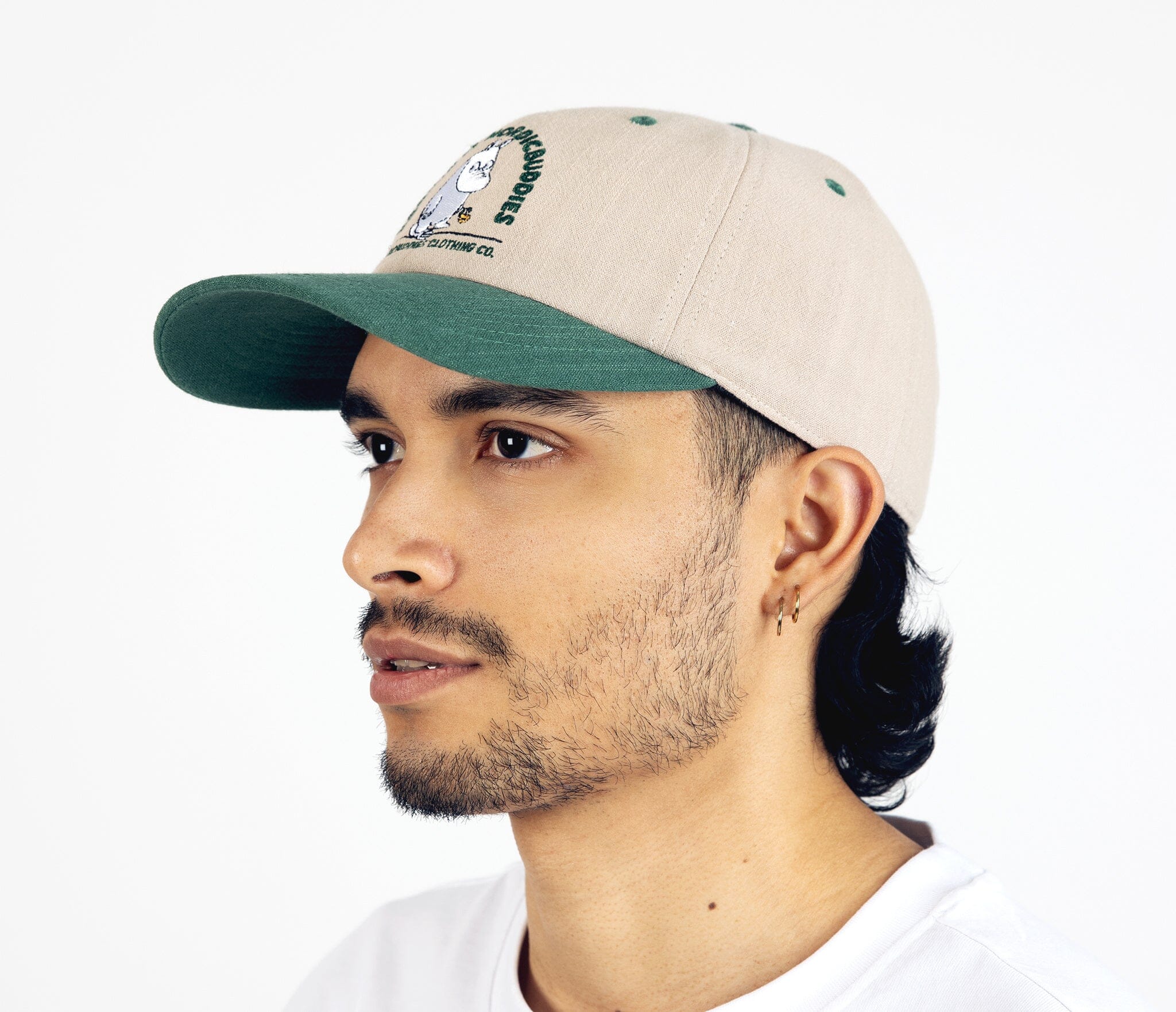 Nordicbuddies - Moomin Baseballcap dunkelgrün beige Mumintroll unisex Blume Stickerei Cap Nordic Buddies