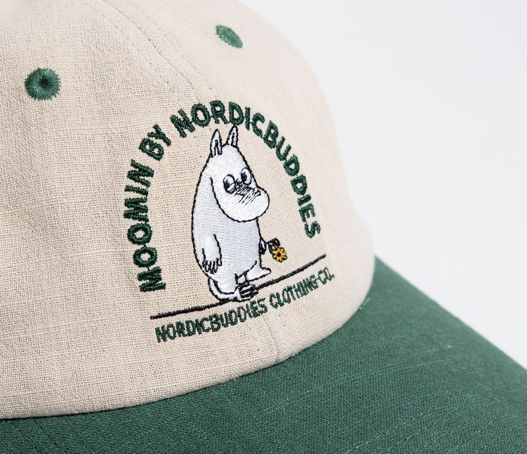 Nordicbuddies - Moomin Baseballcap dunkelgrün beige Mumintroll unisex Blume Stickerei Cap Nordic Buddies
