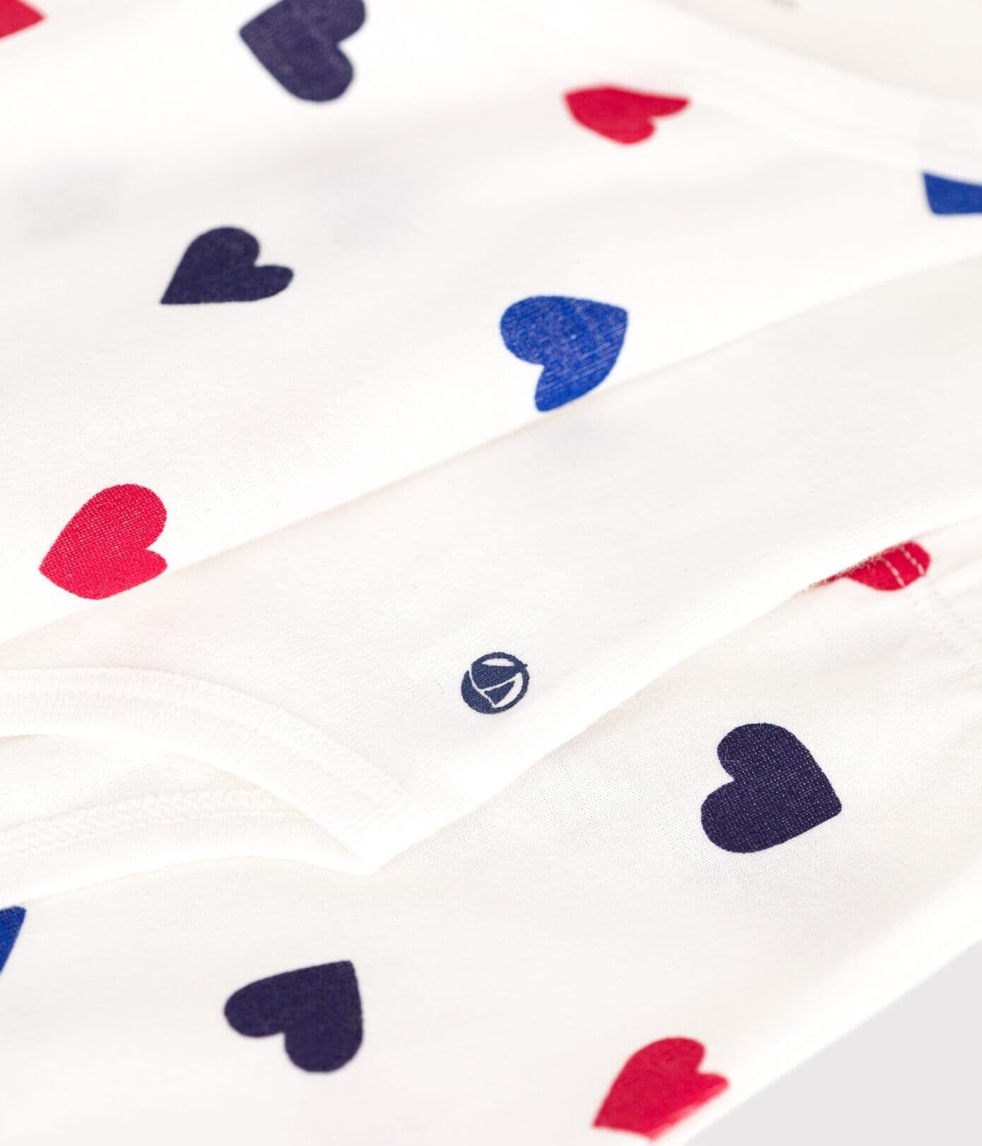 Petit Bateau Kombination 3 Teile mit roten, blauen und schwarzen Herzen Cardigan, Hose und Body Baby Kombination Petit Bateau