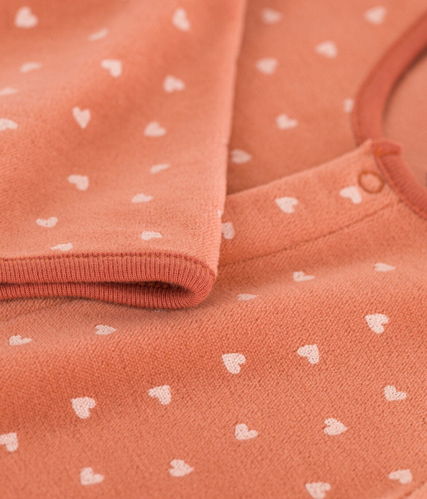 Petit Bateau Nicky Strampler mit Herzchen aus Bio-Baumwoll-Samt Strampler Petit Bateau