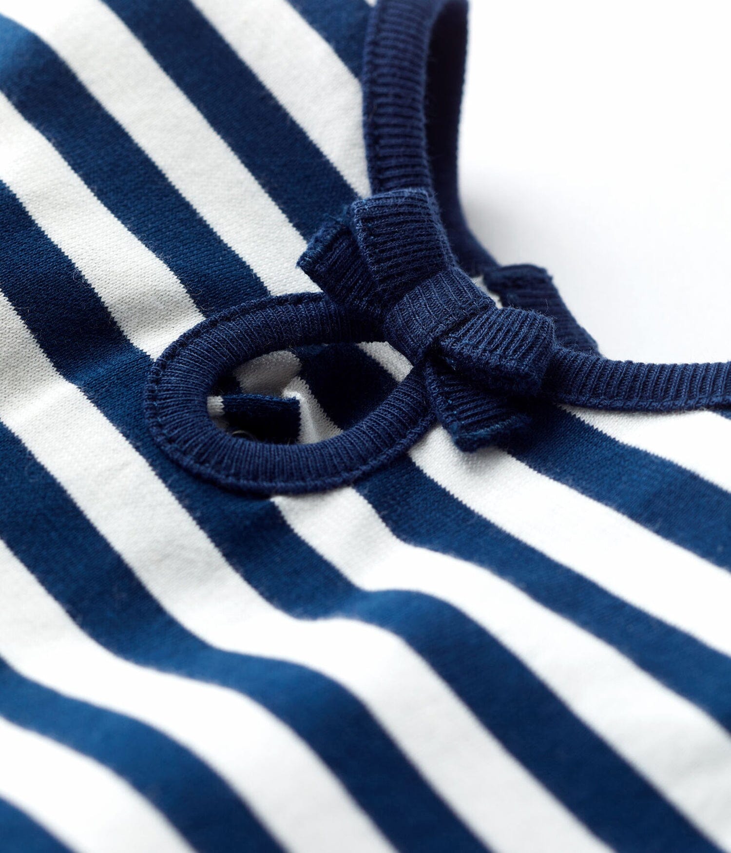 Petit Bateau kurzärmeliges gestreiftes Baby Kleid in blau/weiß aus Jersey Kleid Petit Bateau