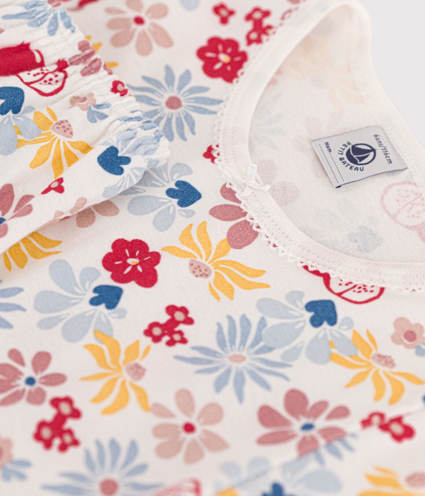 Petit Bateau kurz Pyjama creme mit Print allover Früchte Schlafanzug Petit Bateau