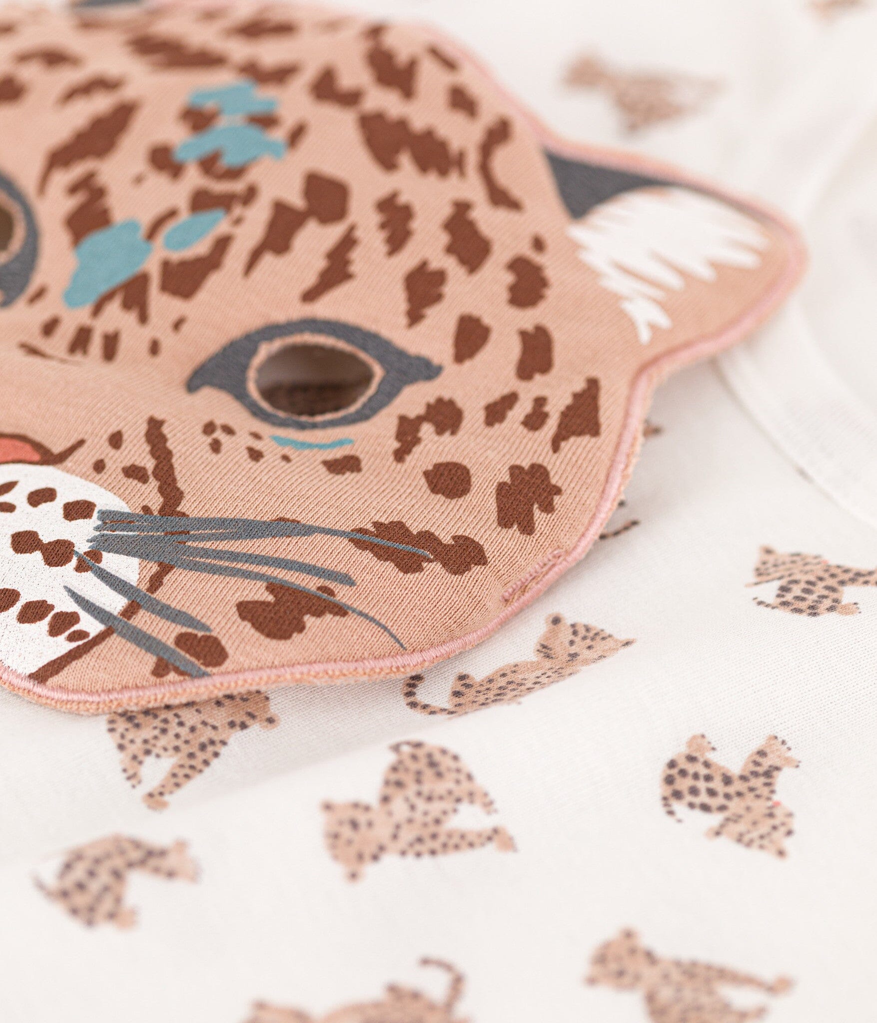 Petit Bateau Baumwoll-Pyjama mit Leoparden Print und Maske Schlafanzug Petit Bateau
