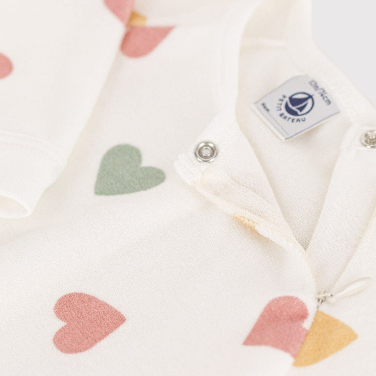 Petit Bateau Nicki Strampler weiß mit bunten Herzen Strampler Petit Bateau