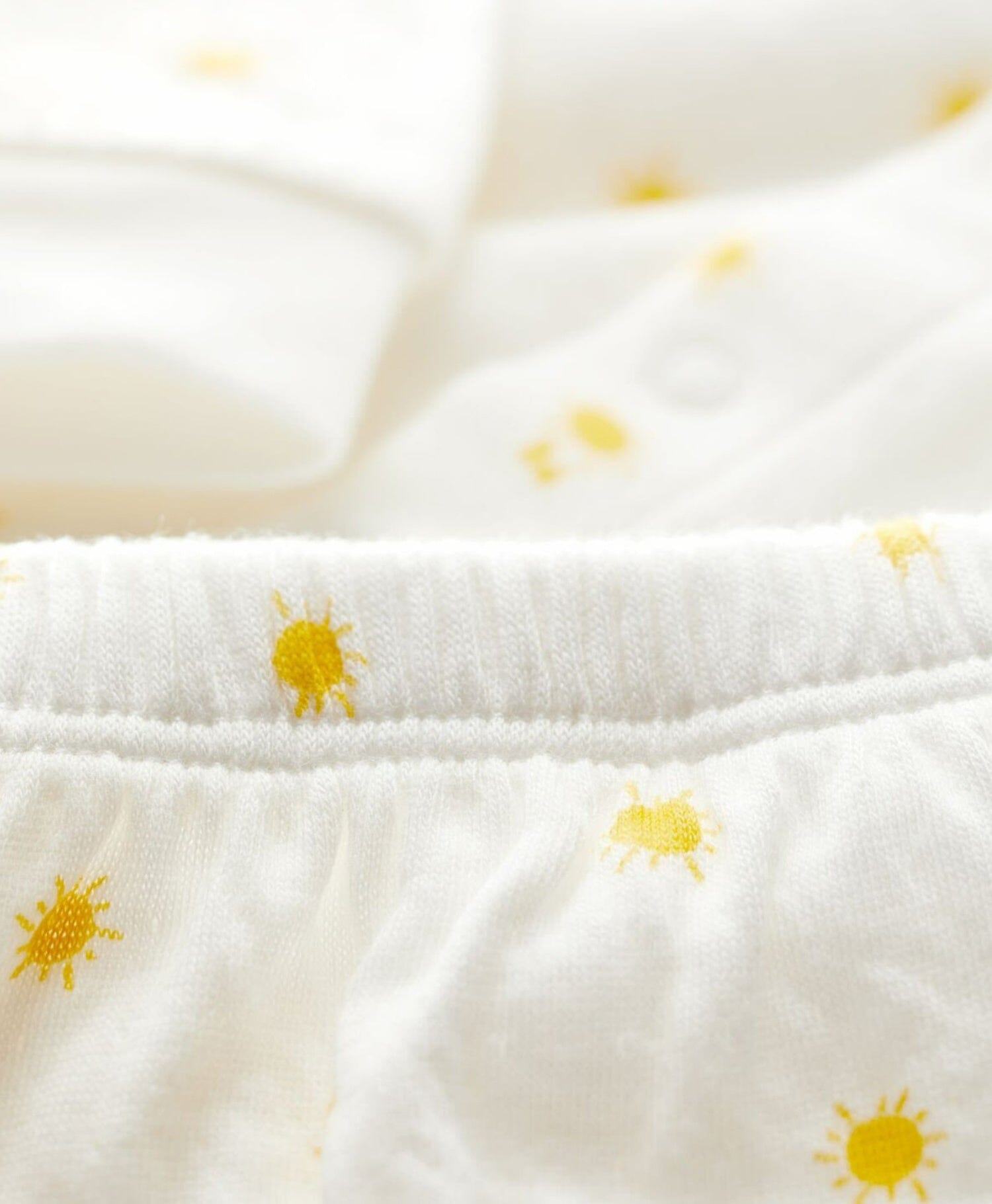 Petit Bateau 2-teiliges Baby-Set aus Strickjacke und Hose mit Sonnenprint Baby Kombination Petit Bateau