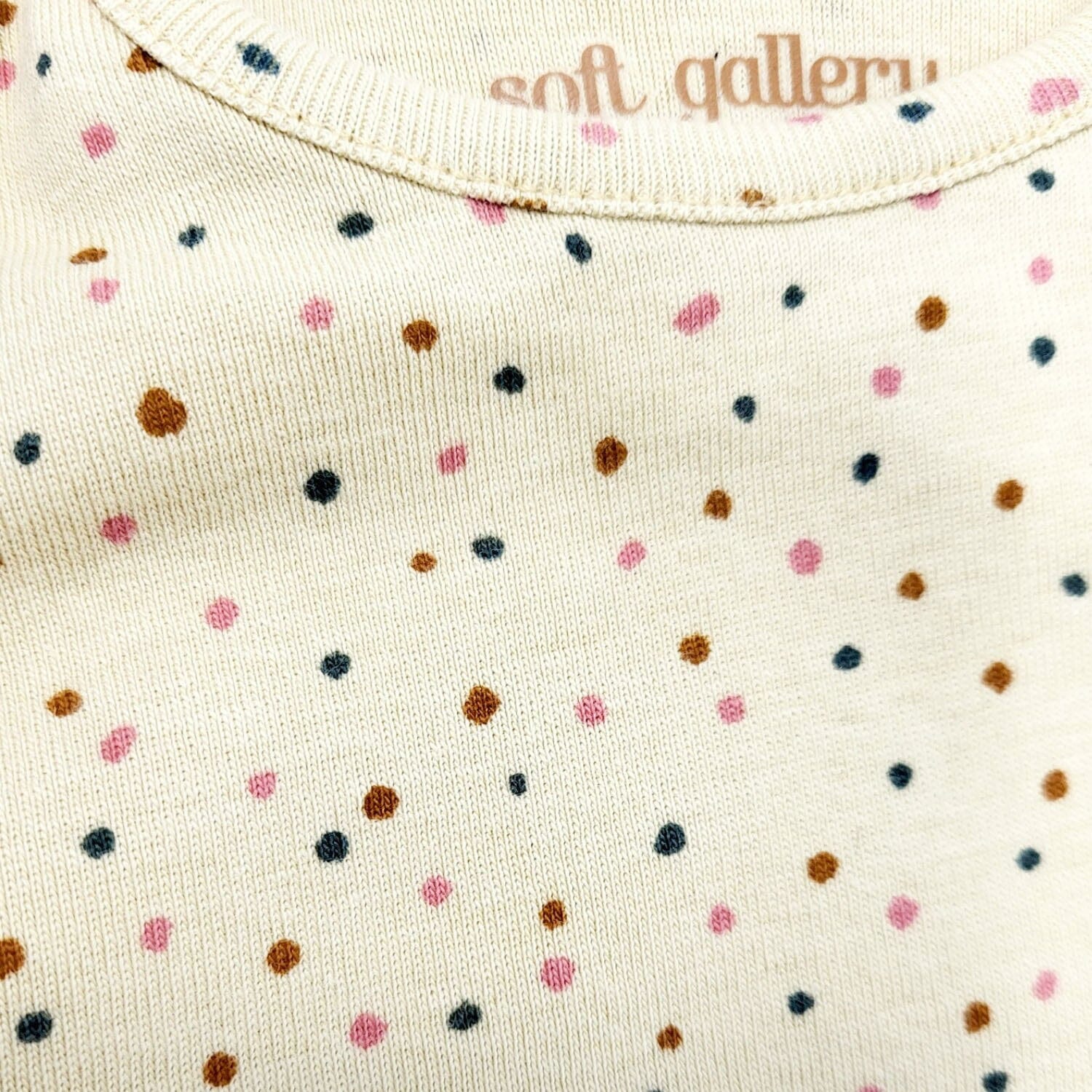 Soft Gallery Baby Body Allover Punkte Print aus Bio-Baumwolle Spieler und Bodys Soft Gallery