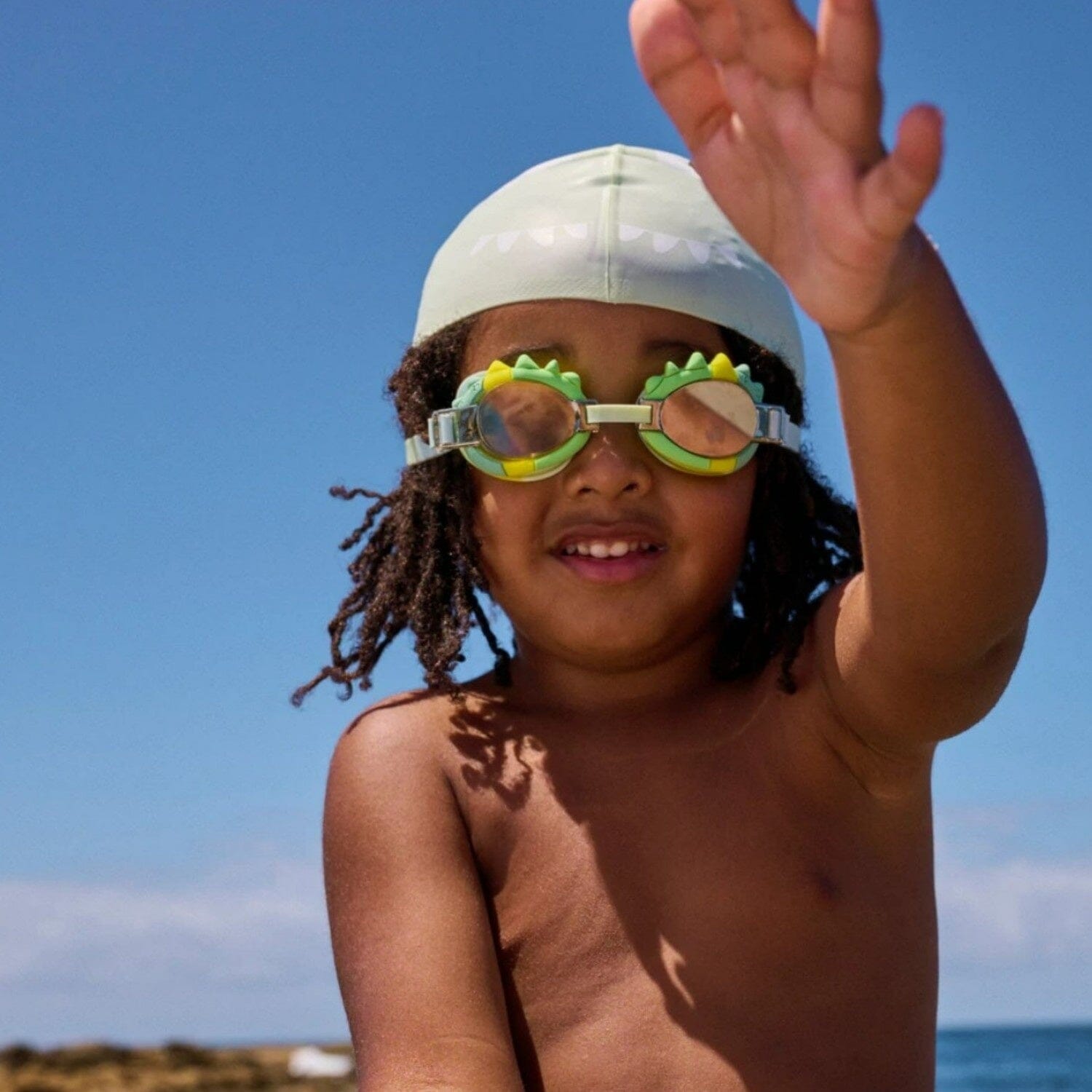 SUNNYLIFE Badekappe Monty das Monster grün Badekappe SUNNYLIFE