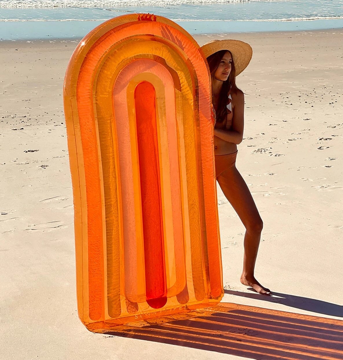 SUNNYLIFE Luxe Luftmatraze Regenbogen - Rainbow Schwimmreifen, Schwimmflügel und Luftmatrazen SUNNYLIFE