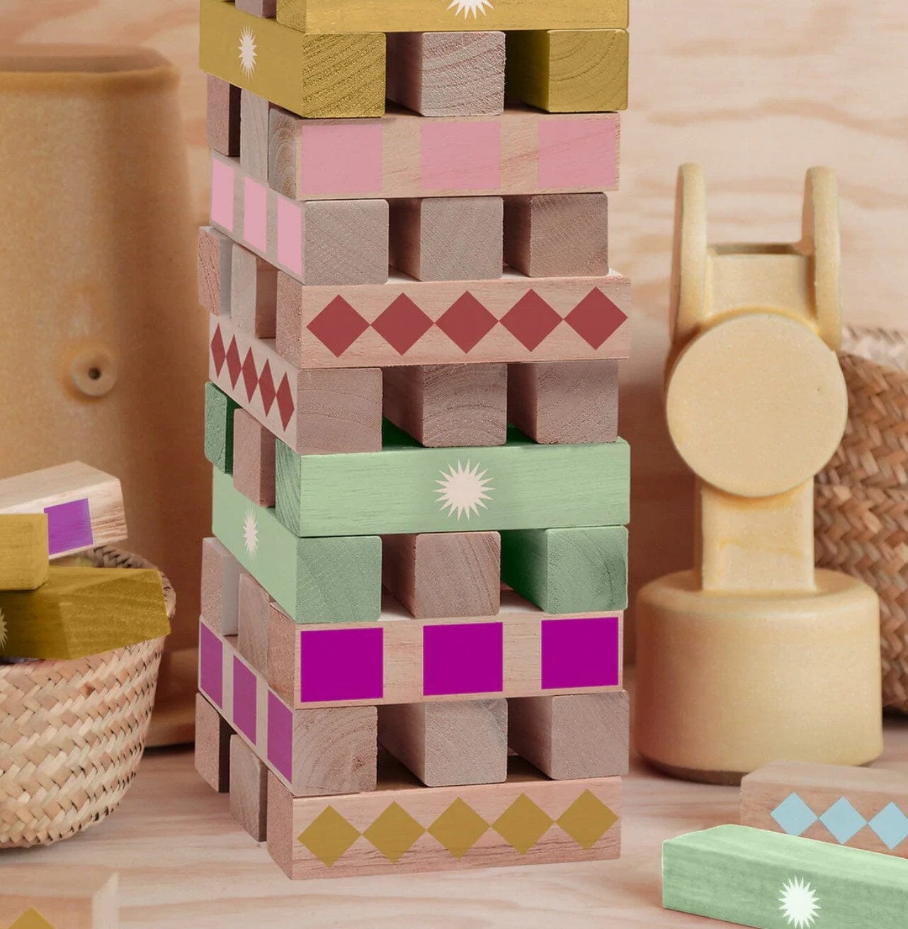 SUNNYLIFE Mega Jumbling Tower Majorelle aus Naturholz bunt Spiele SUNNYLIFE