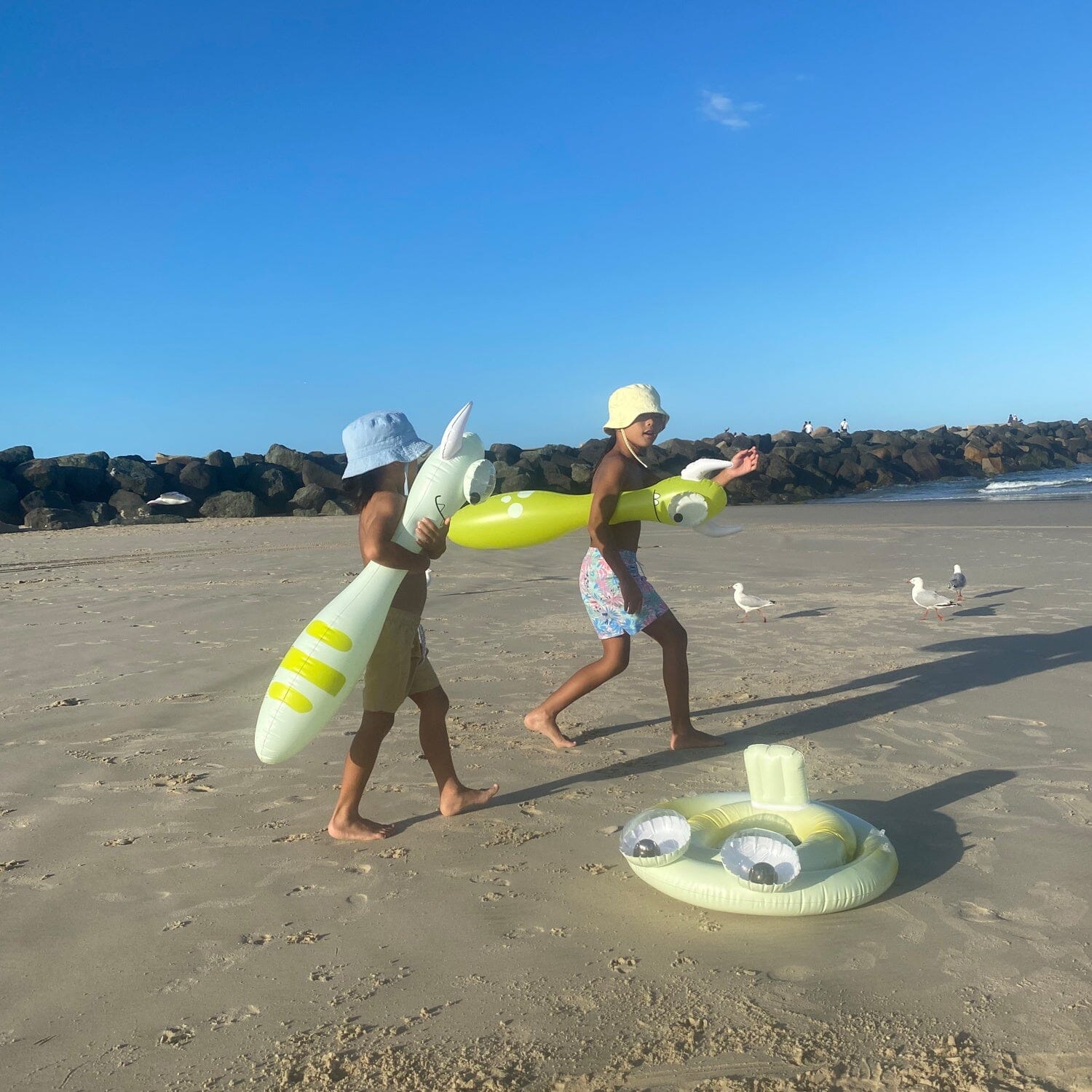 SUNNYLIFE mini float ring Schwimmreifen Monty the Monster Schwimmreifen, Schwimmflügel und Luftmatrazen SUNNYLIFE