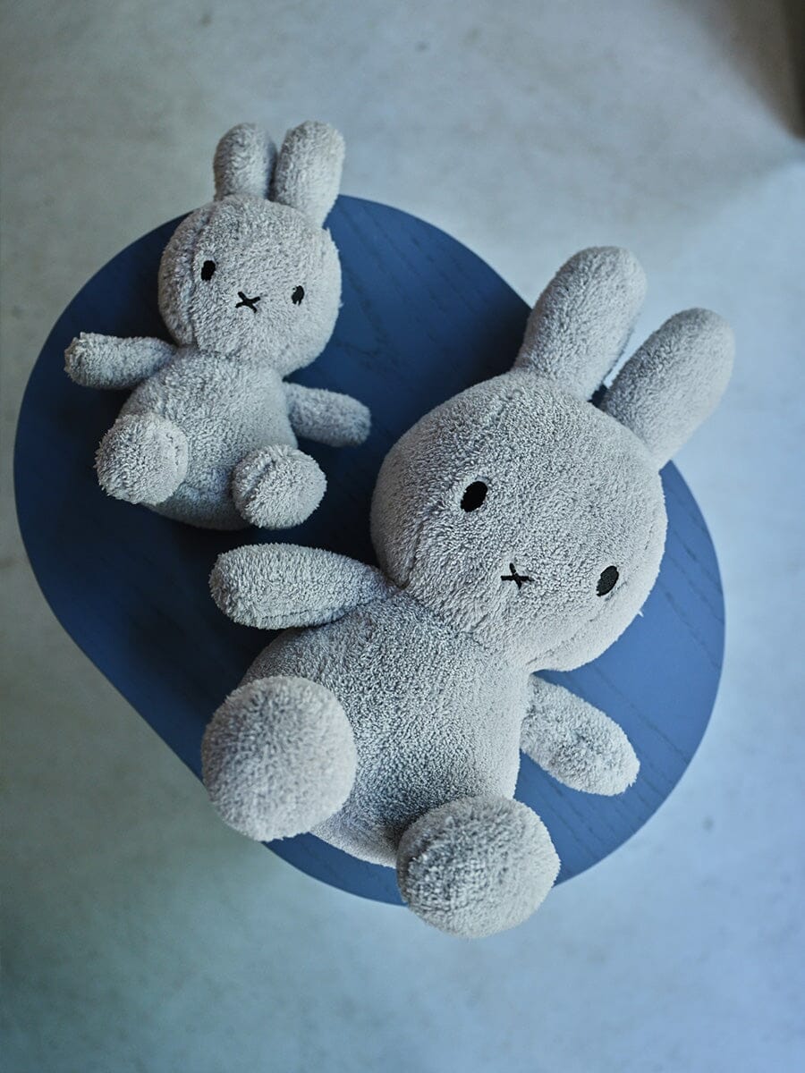 Miffy terry sitzend Farbe Light grey grau 33 cm Kuscheltiere Bon Ton Toys 