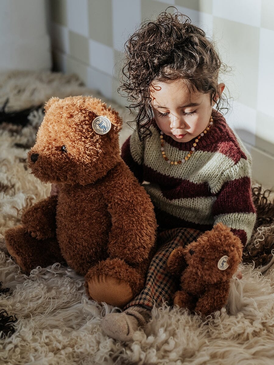 Bon Ton Toys x B.T. Chaps Kuschelbär „Edith the Goldie Bear“ – 17 cm – Braun Kuscheltiere Bon Ton Toys x BT.CHAPS 