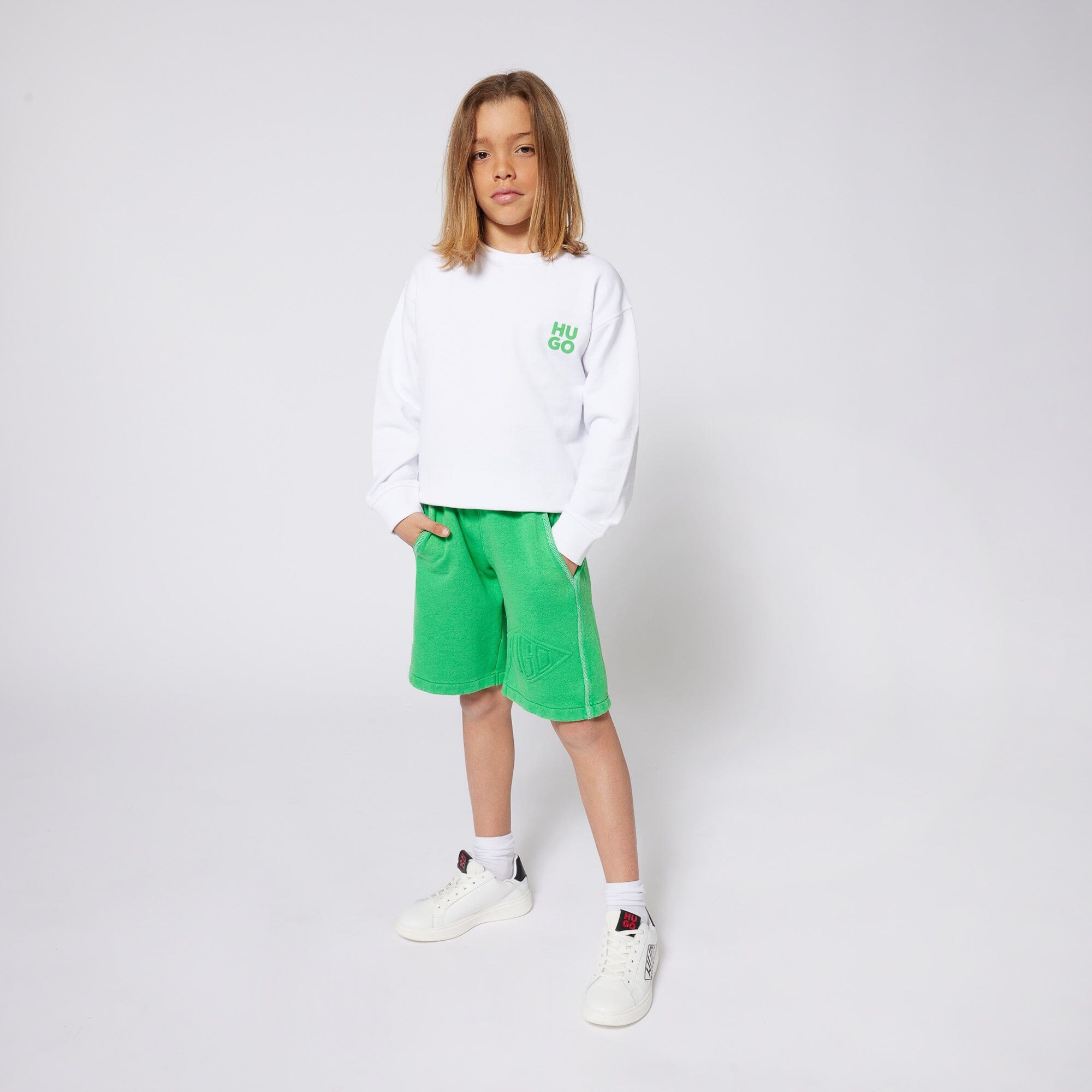 HUGO Sweatshirt weiß mit großem Logo Rückenprint in Grün Sweatshirt HUGO 