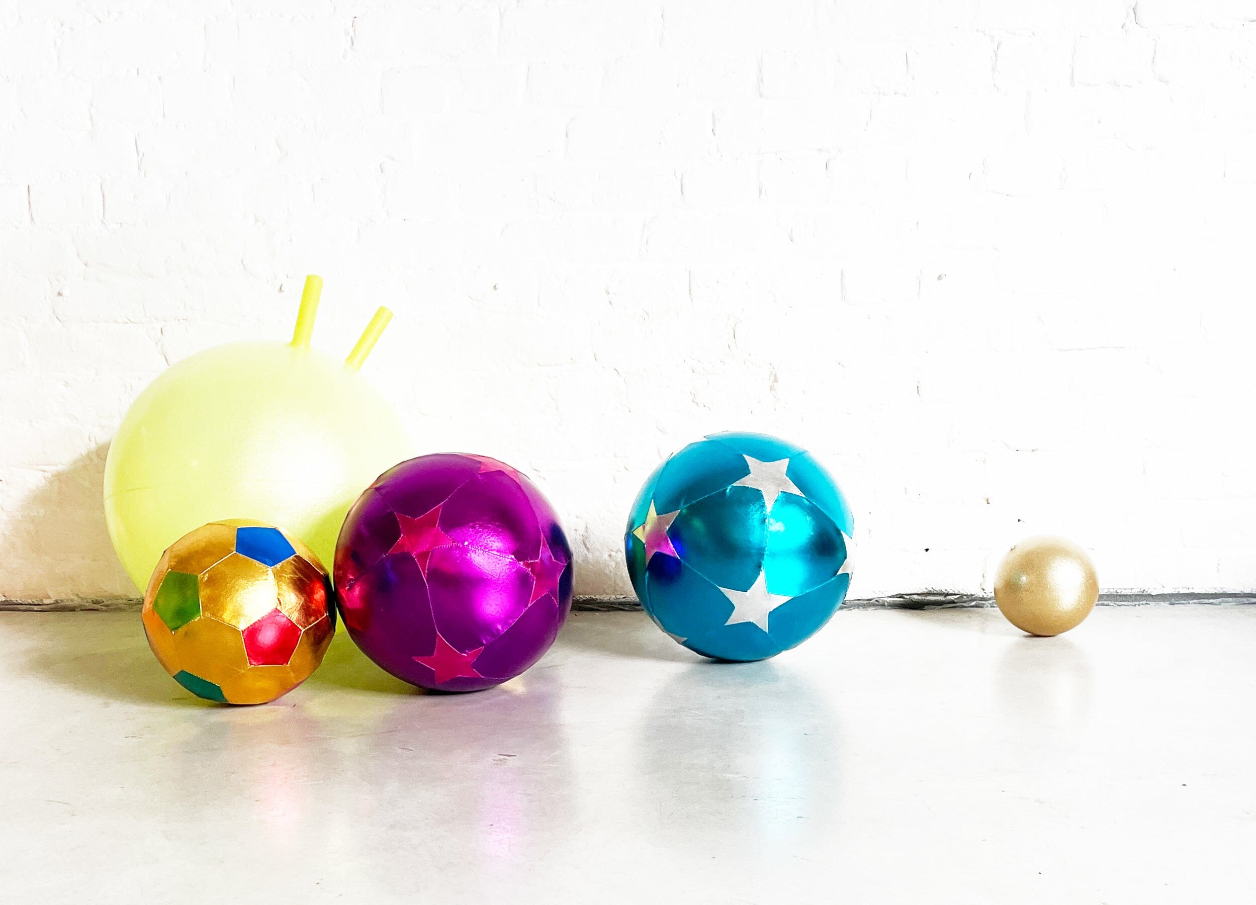 RATATAM – Stoffballon „Lila/ Rosa Stars“ 30 cm Beachball RATATAM 