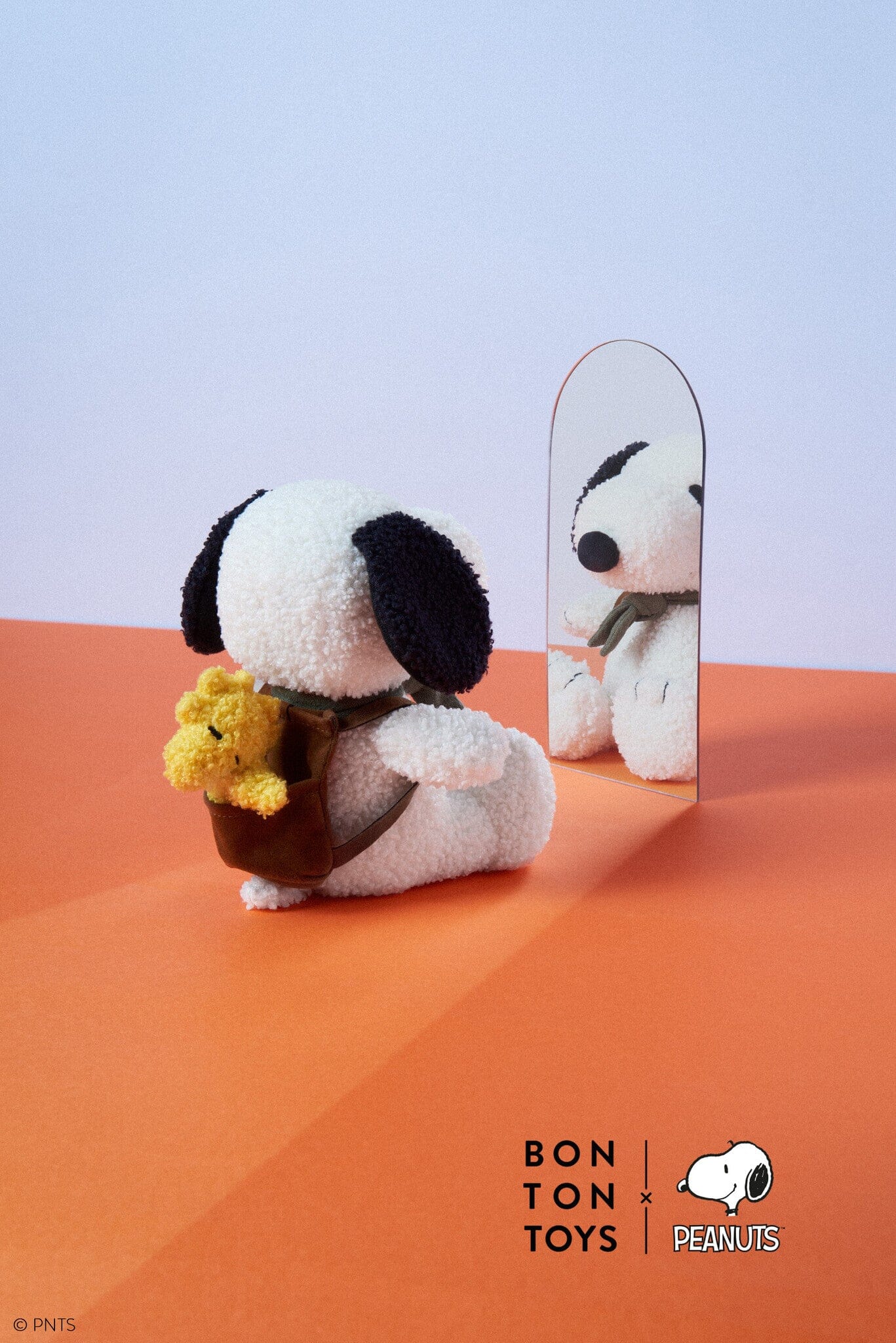 Snoopy sitzend mit Rucksack und Woodstock von Peanuts x Bon Ton Toys – 20cm Kuscheltiere Bon Ton Toys x Peanuts 
