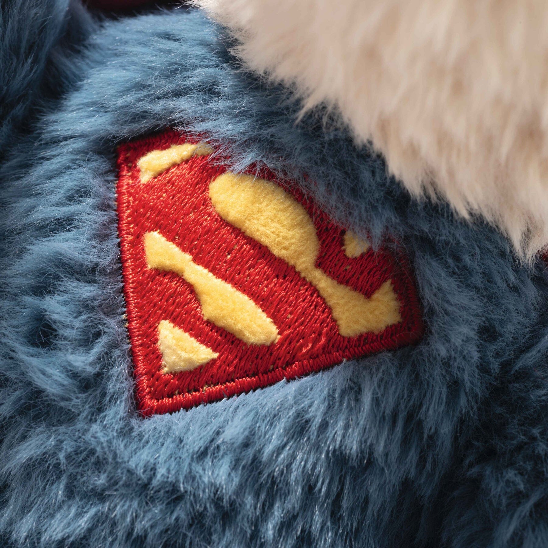 Superheld im Kinderzimmer – Steiff Superman Teddy 29 cm ©DC Comics Kuscheltiere Steiff 